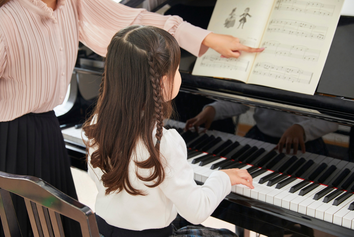Piano Teacher for Kids - Professional Piano Lessons in Singapore for ...